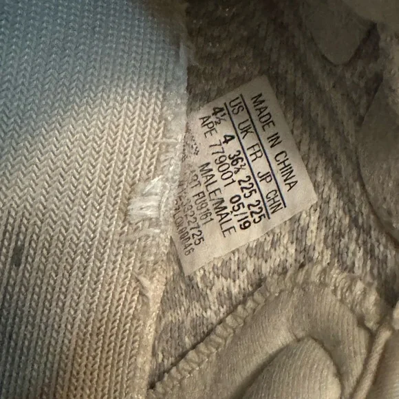 Yeezy - Picture 2 of 3